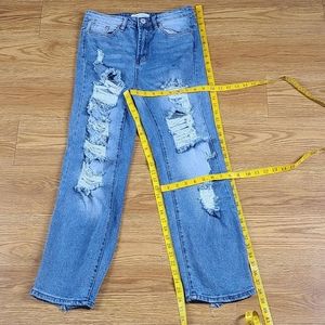 ALMOST FAMOUS FADED WASH, DISTRESSED, DISTROYED, WOMEN'S JEANS 5 x 26